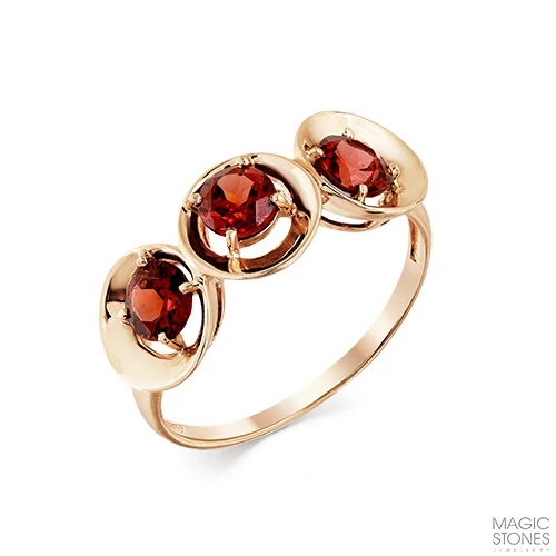 Кольцо  из красного золота с гранатом