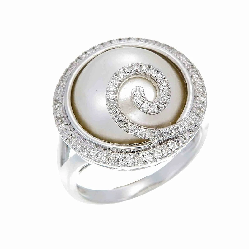 Кольцо  из белого золота с жемчугом