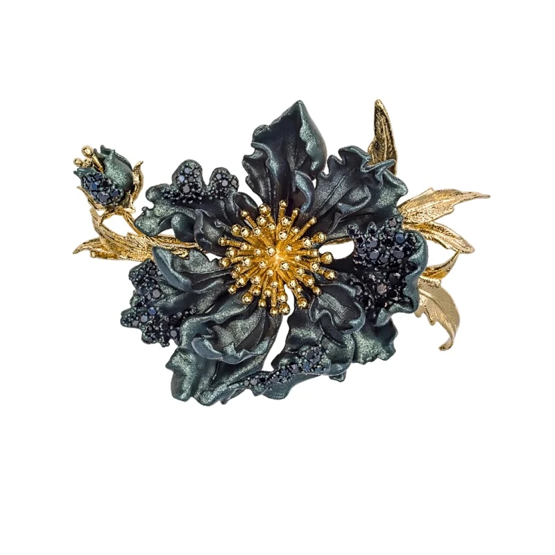 Брошь  из серебра с позолотой с фианитом